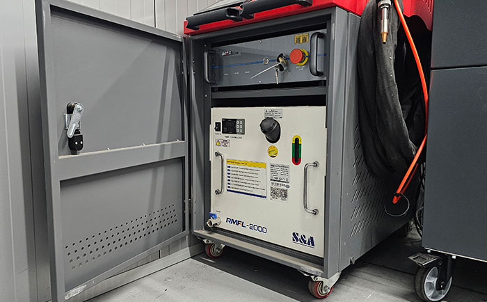 Image of the HPC laser welder self contained cooling unit